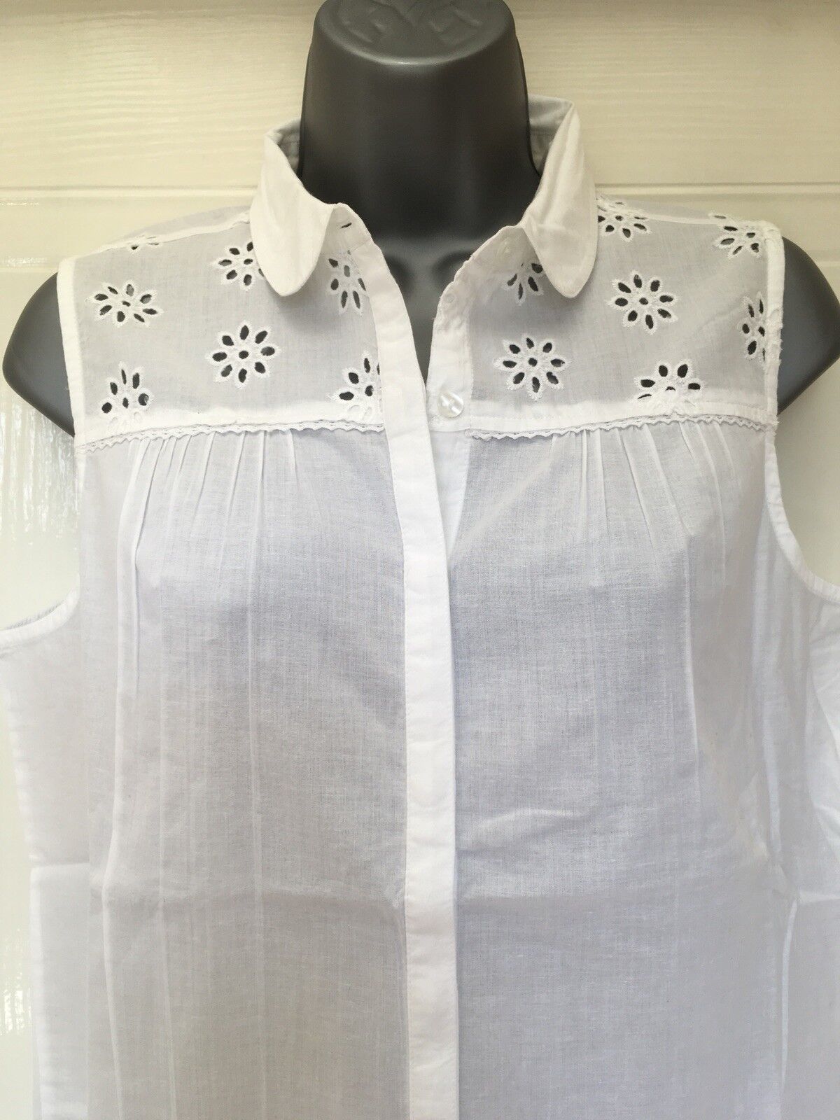 New Jack Wills White Embroidered Cotton Sleeveless Blouse Top Shirt Sizes 6 or 8