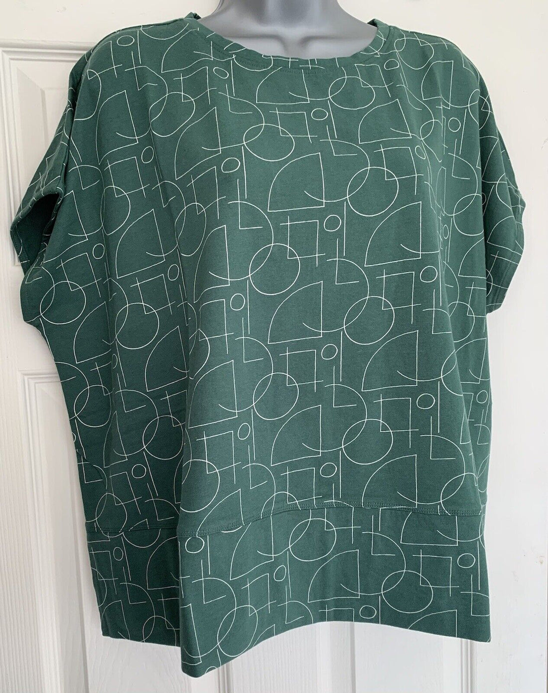 EX Green Linear Abstract Grove Wellspring Top in Size 10 RRP £35 RELAXED