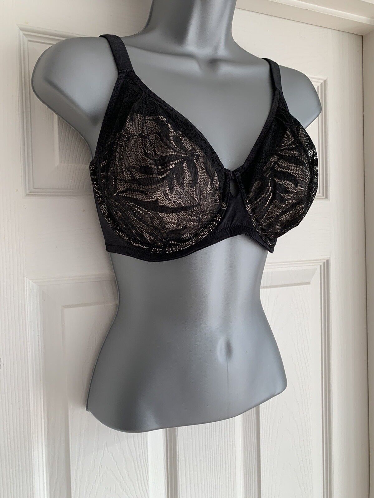 EX M*S Black Youthful Lift Non-Padded Full Cup Bra in Sizes 32F or 32G