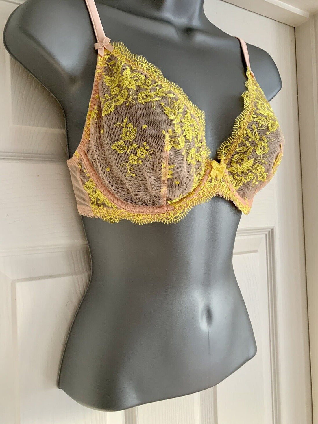 EX M*S Apricot Embroidery Wired Plunge Bra in Sizes 34C or 32H RRP £20