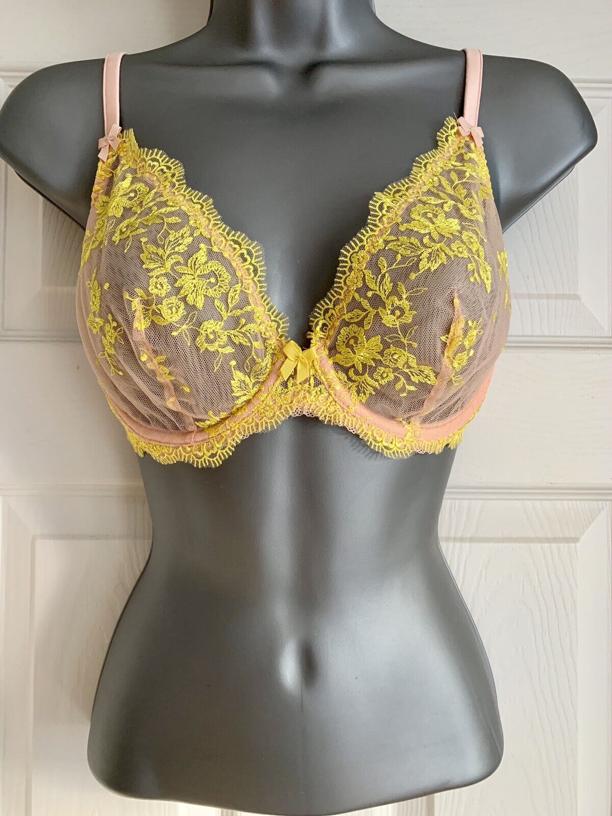 EX M*S Apricot Embroidery Wired Plunge Bra in Sizes 34C or 32H RRP £20