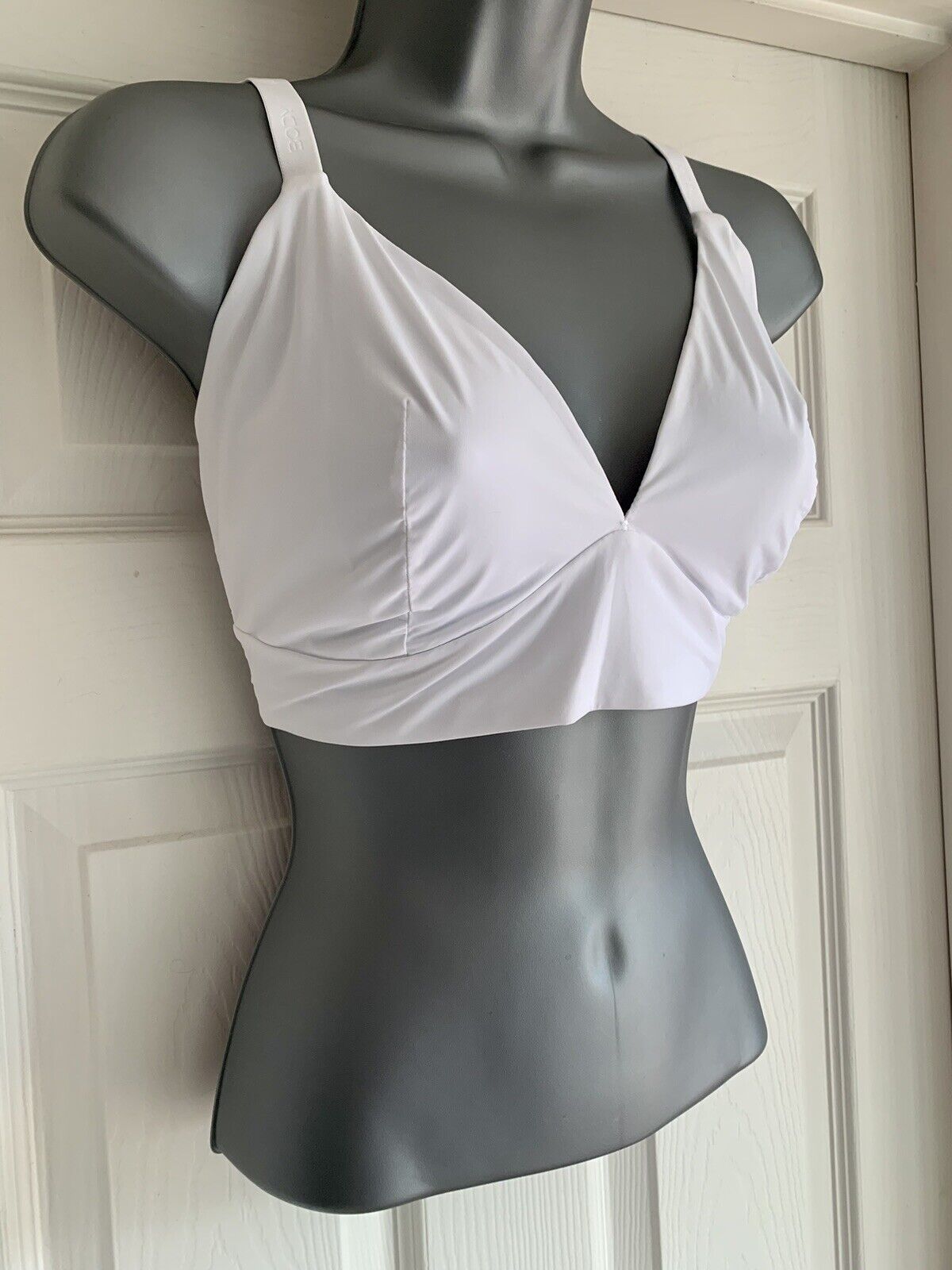 EX M*S White Body Smoothing Longline Non Wired Bralette in Sizes 40D or 42D