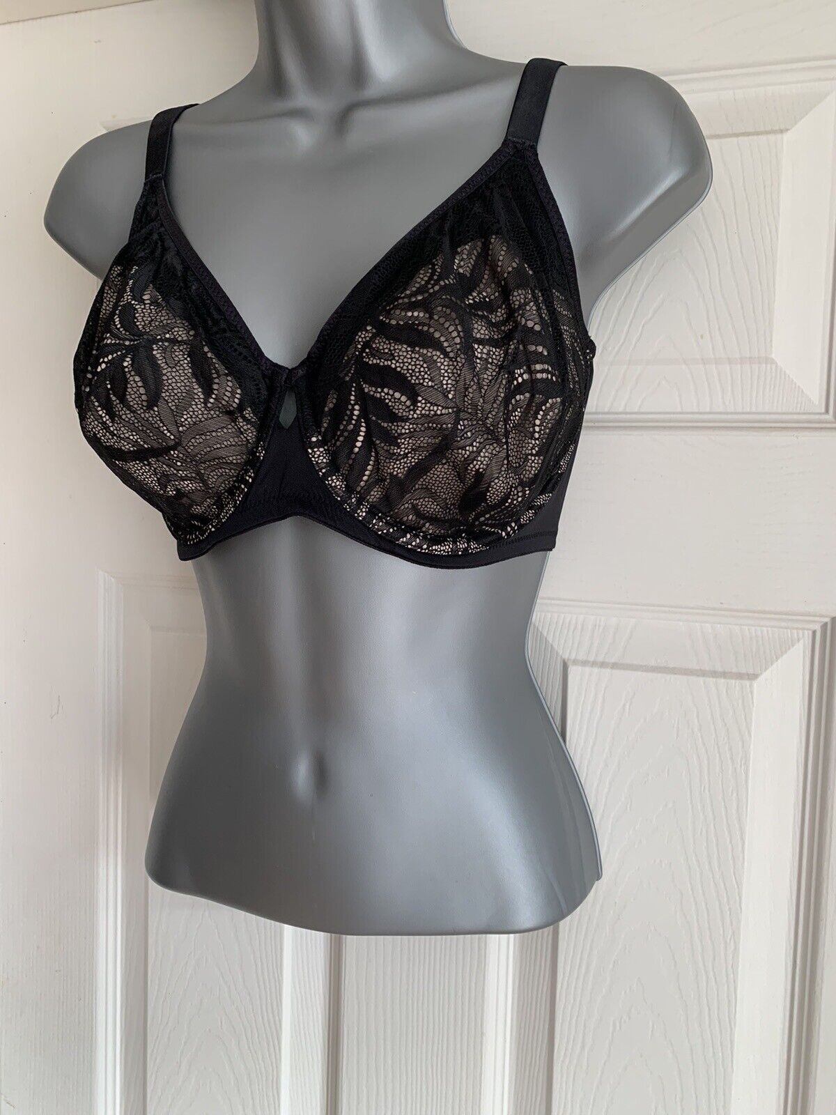 EX M*S Black Youthful Lift Non-Padded Full Cup Bra in Sizes 32F or 32G