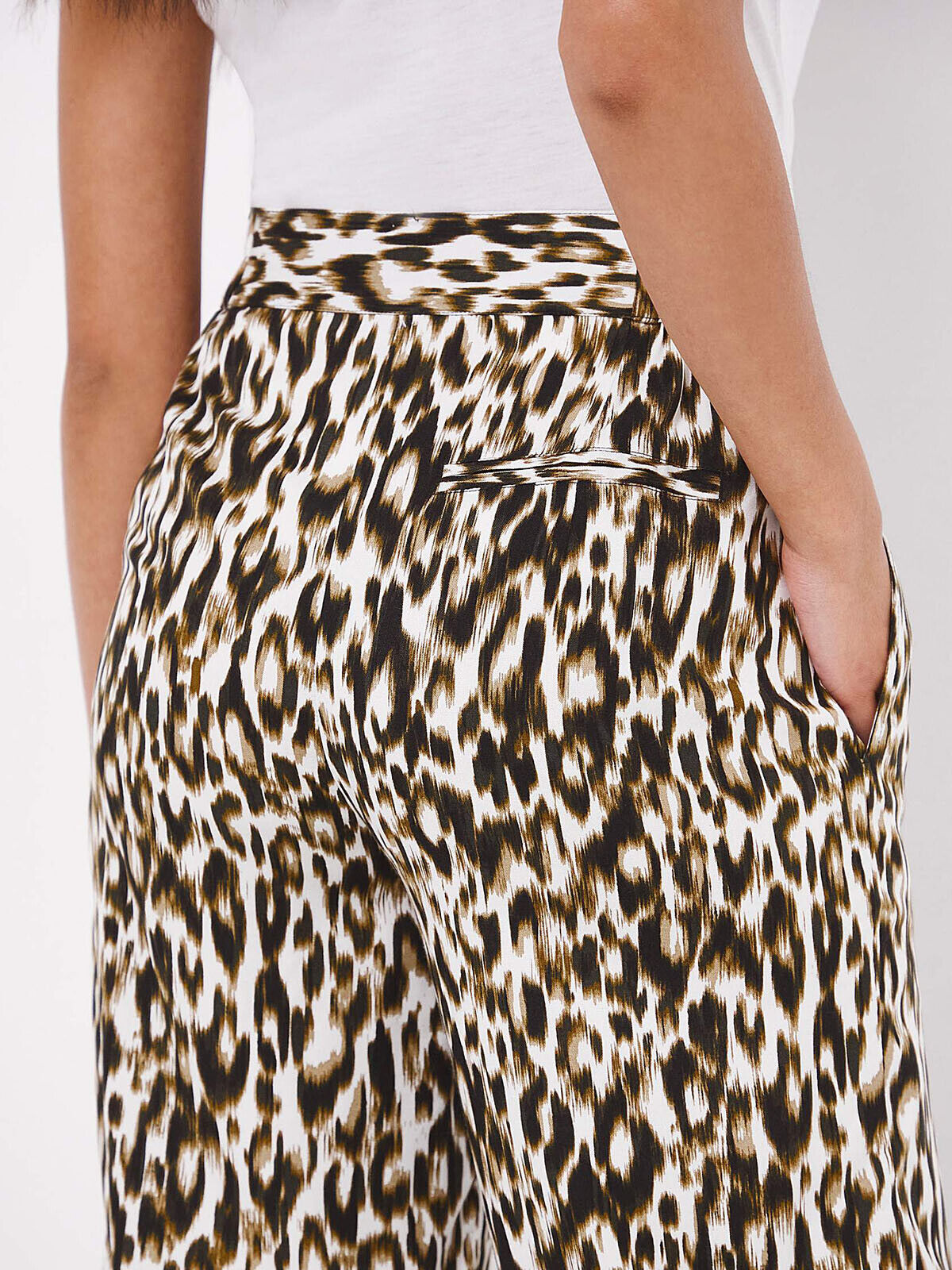 Flared trousers - Cream/Zebra print - Ladies | H&M IN