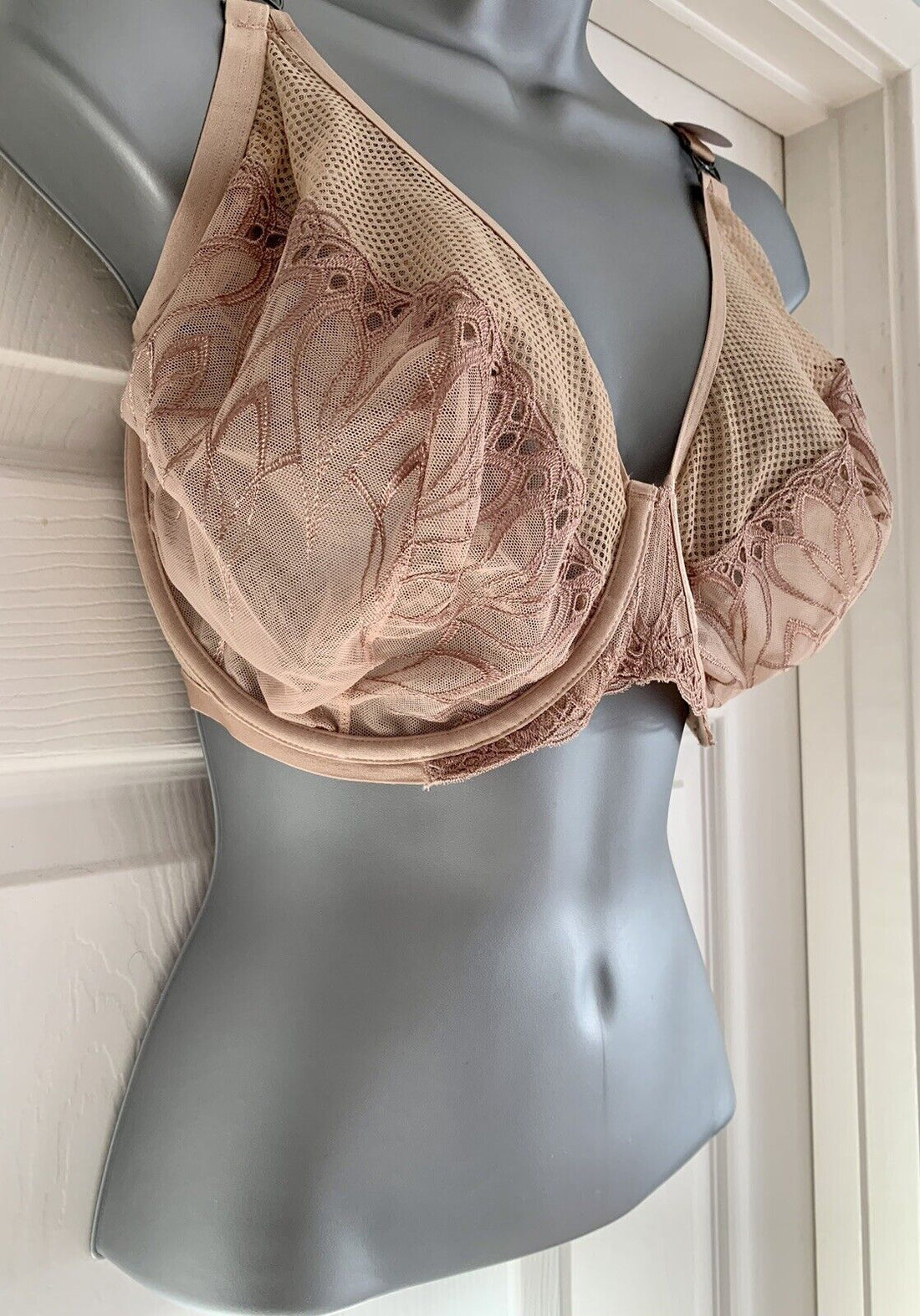 EX M*S Nude Nouveau Embroidered Underwired Plunge Bra in Size 38GG RRP £25