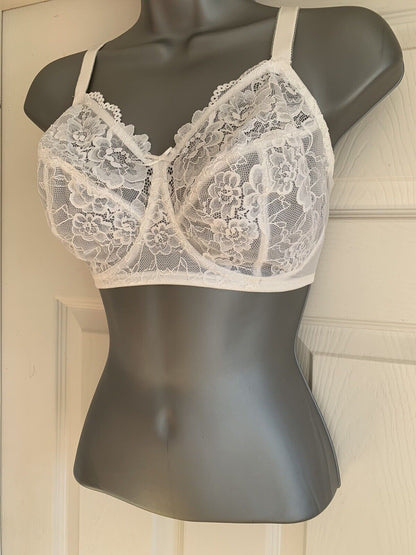 EX M*S White Isabella Lace Full Cup Bra in Size 40C